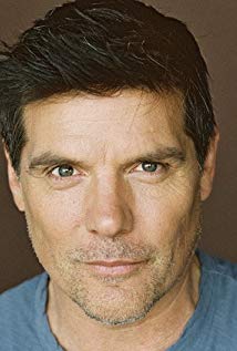 How tall is Paul Johansson?